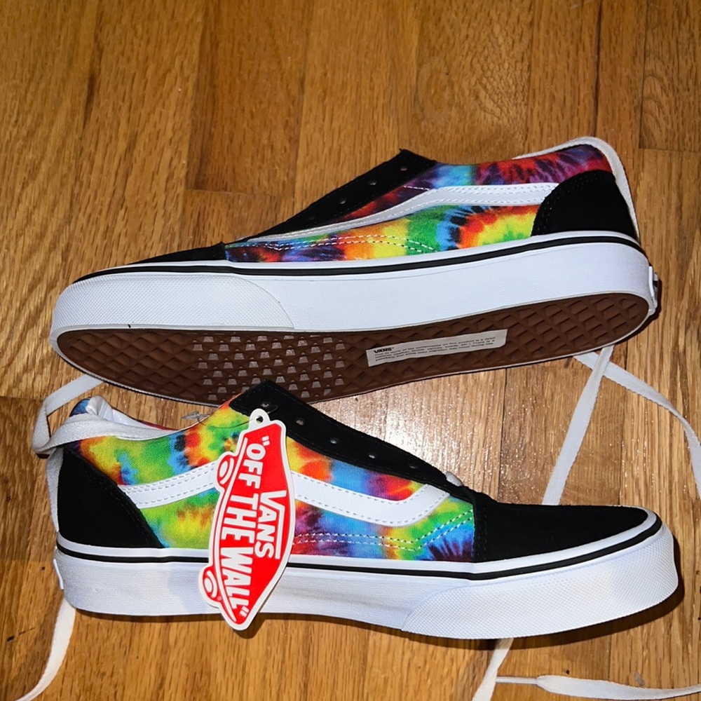 New. Vans Big Kid's Old Skool Shoe - Spiral Tie Dye. Size 6.5 Youth